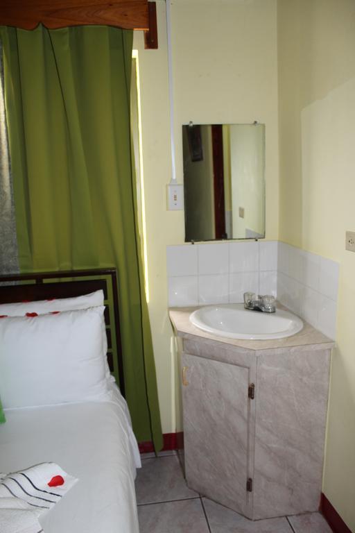 Belcove Hotel & Guesthouse Belize City Ngoại thất bức ảnh
